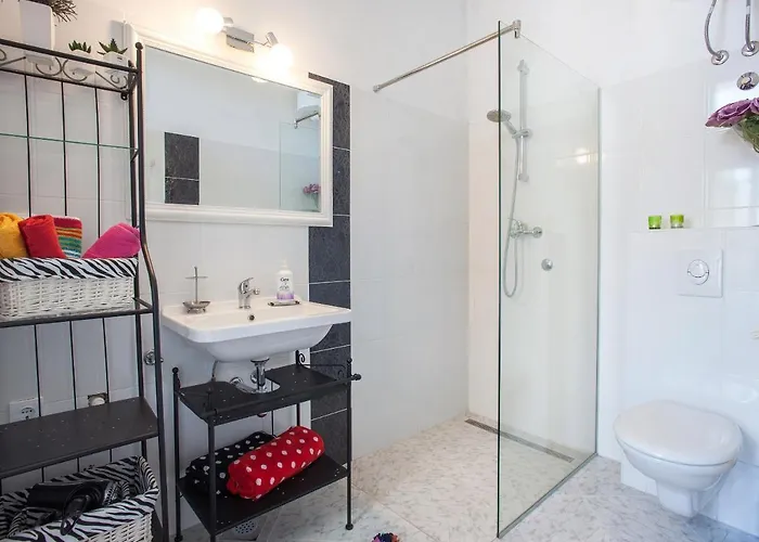 Family Friendly House With A Swimming Pool Kotisina, - 6809 *