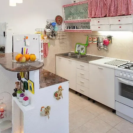 別荘 Family Friendly House With A Swimming Pool Kotisina, - 6809